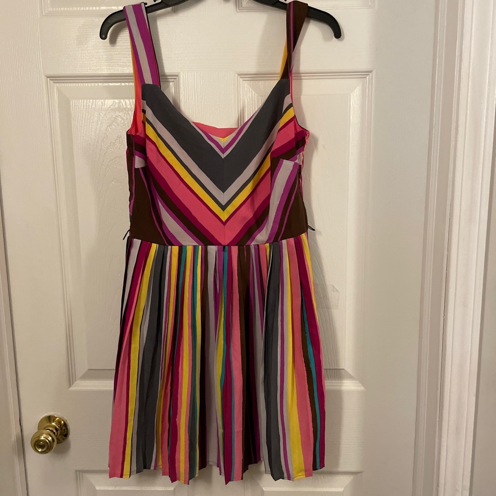 Multicolor pleated dress. Size medium.